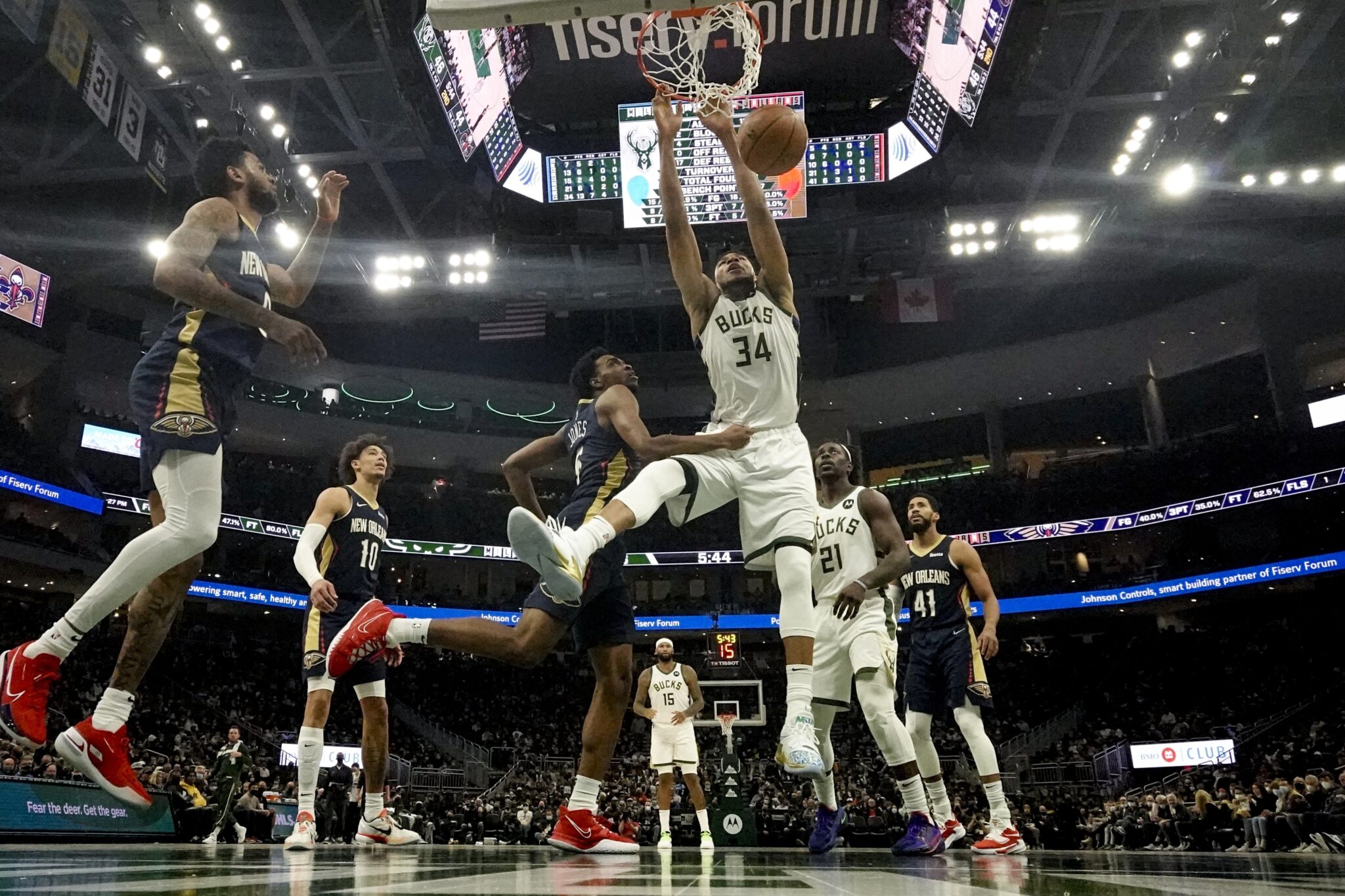 Το εντυπωσιακό τριπλ-νταμπλ του Αντετοκούνμπο (ΒΙΝΤΕΟ)