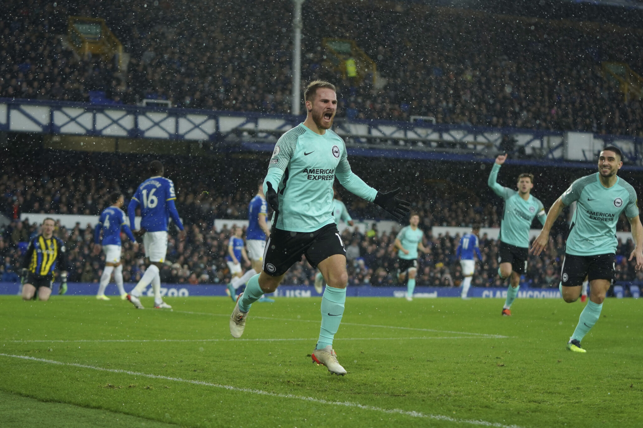 «Βύθισε» την Έβερτον η τρομερή Μπράιτον, νίκες για Λιντς και Μπρέντφορντ