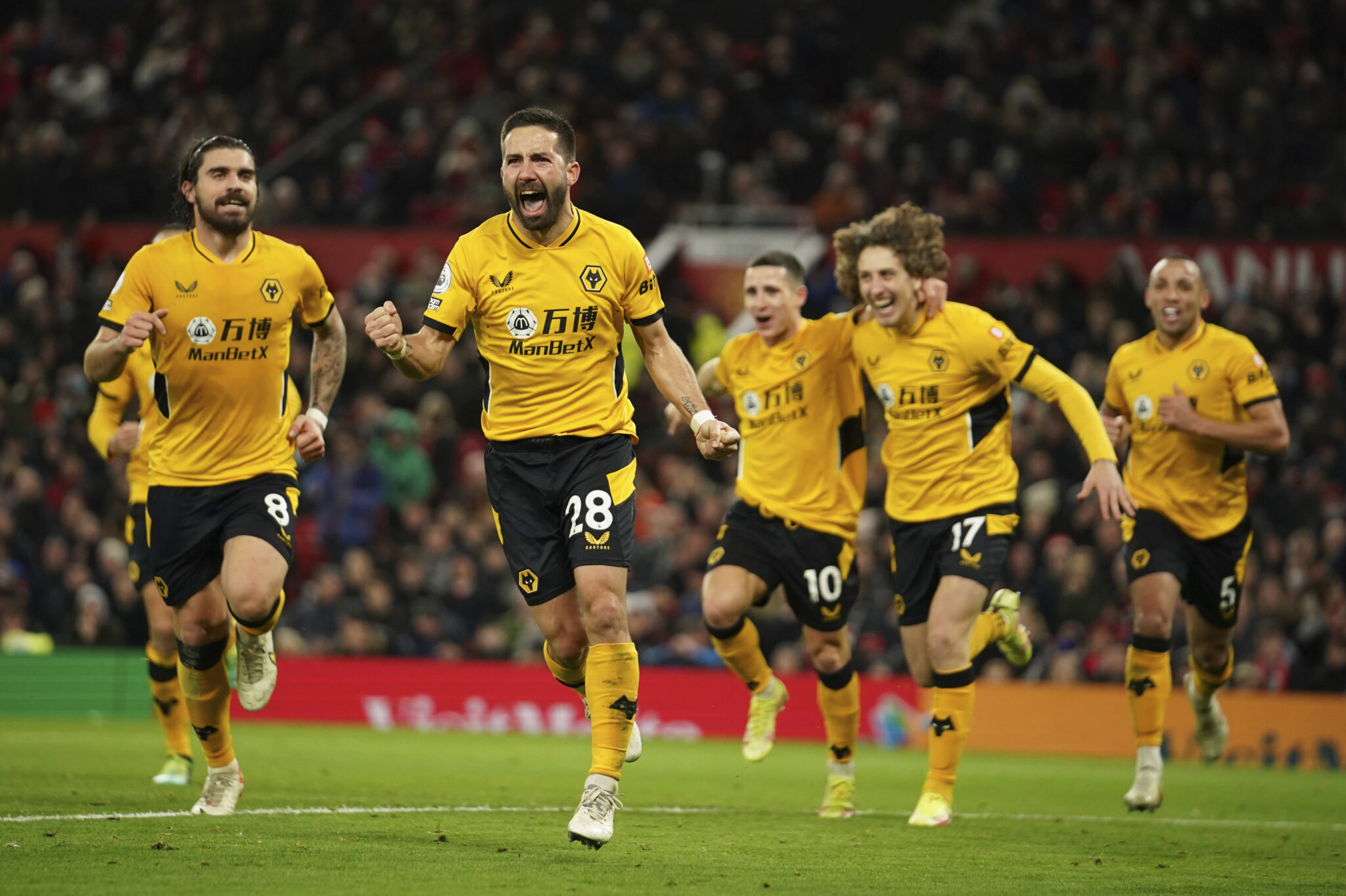 «Ξέρανε» τη Γιουνάιτεντ μέσα στο «Ολντ Τράφορντ» η Γουλβς