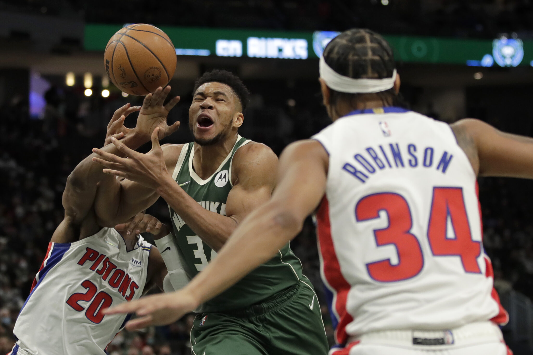 Θύματα έκπληξης οι Μπακς, παρά τις προσπάθειες του Γιάννη