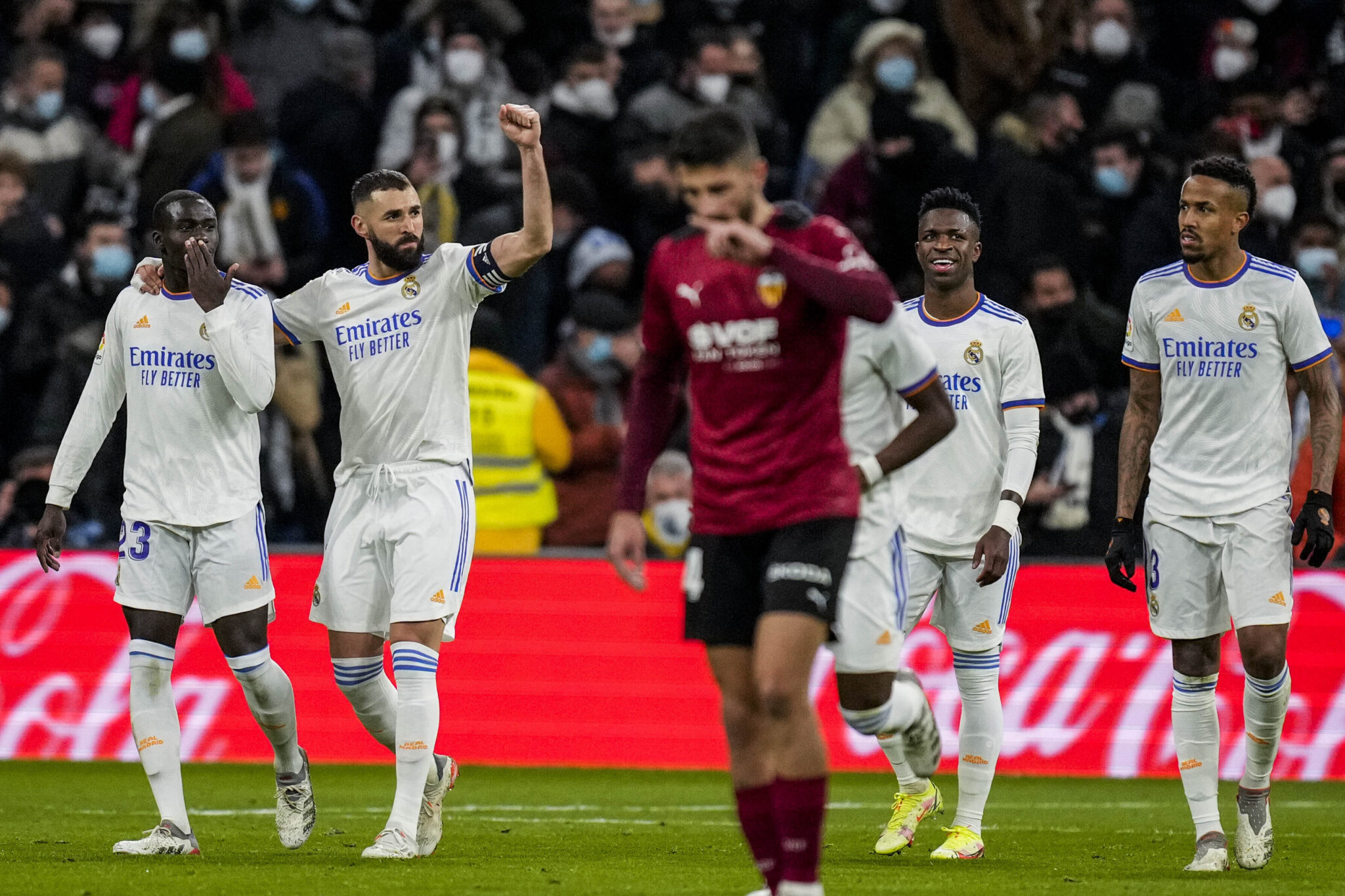 «Τετράστερη» Ρεάλ κόντρα στη Βαλένθια με… 300άρι Μπενζεμά