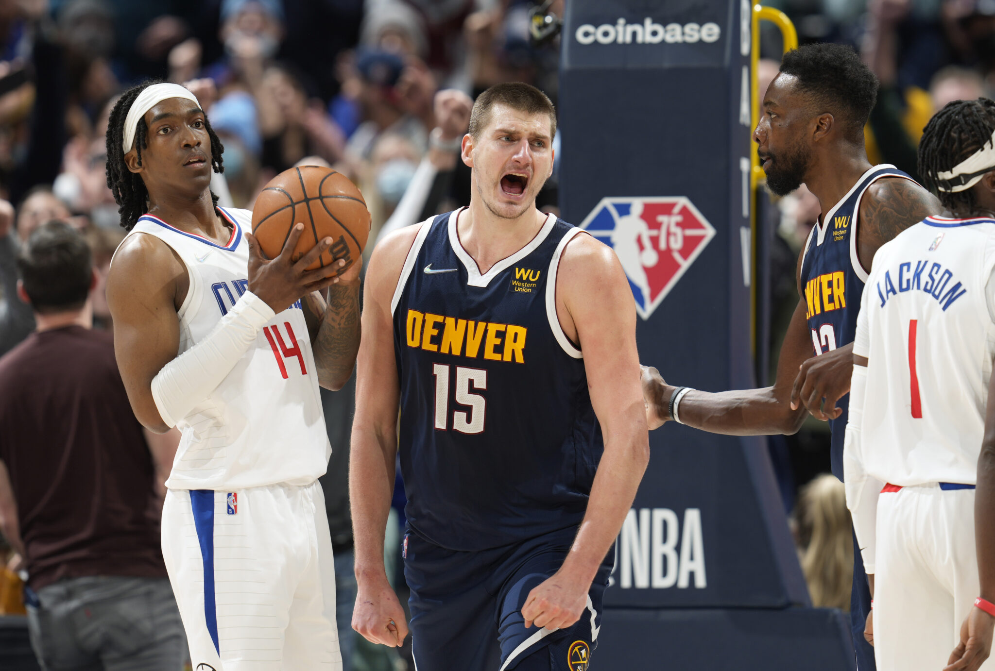 Νίκησαν τους Κλίπερς με 49 πόντους του απίθανου Γιόκιτς οι Νάγκετς