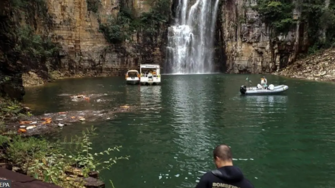 Πτώση βράχου σε τουριστικά σκάφη στη Βραζιλία: Τουλάχιστον επτά νεκροί (ΒΙΝΤΕΟ)