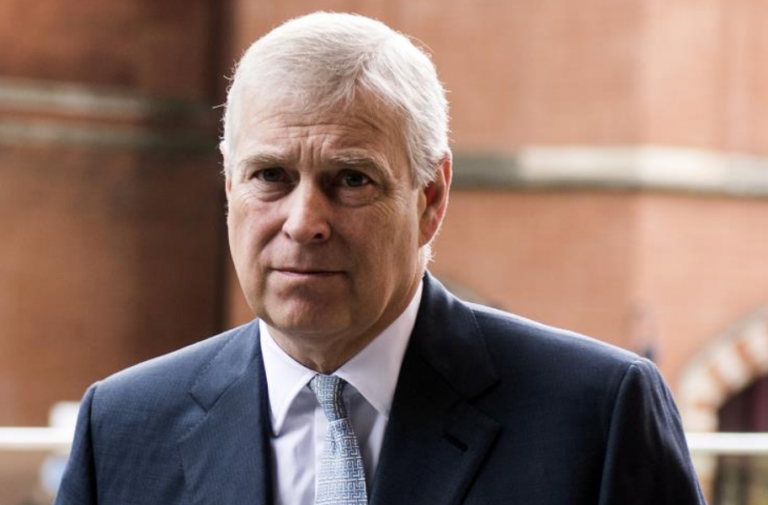 Στην "απομόνωση" ο πρίγκιπας Άντριου, η Ελισάβετ τον παύει από τα καθήκοντά του