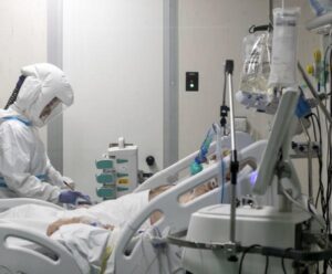 Μείωση του αριθμού νοσηλευομένων λόγω covid-19, συμφόρηση στη ΜΕΘ (ΒΙΝΤΕΟ)