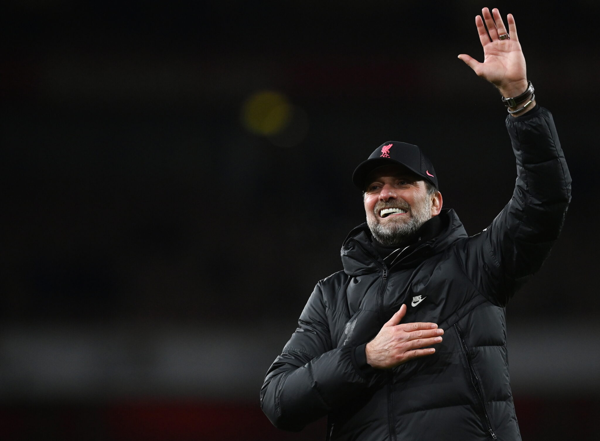 Ο Κλοπ… μοίρασε μπίρες σε οπαδούς της Λίβερπουλ (ΒΙΝΤΕΟ)