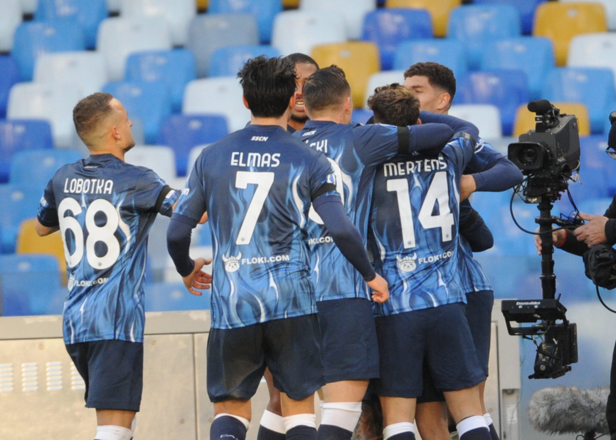 Τρίτωσε το καλό στο ντέρμπι για τη Νάπολι