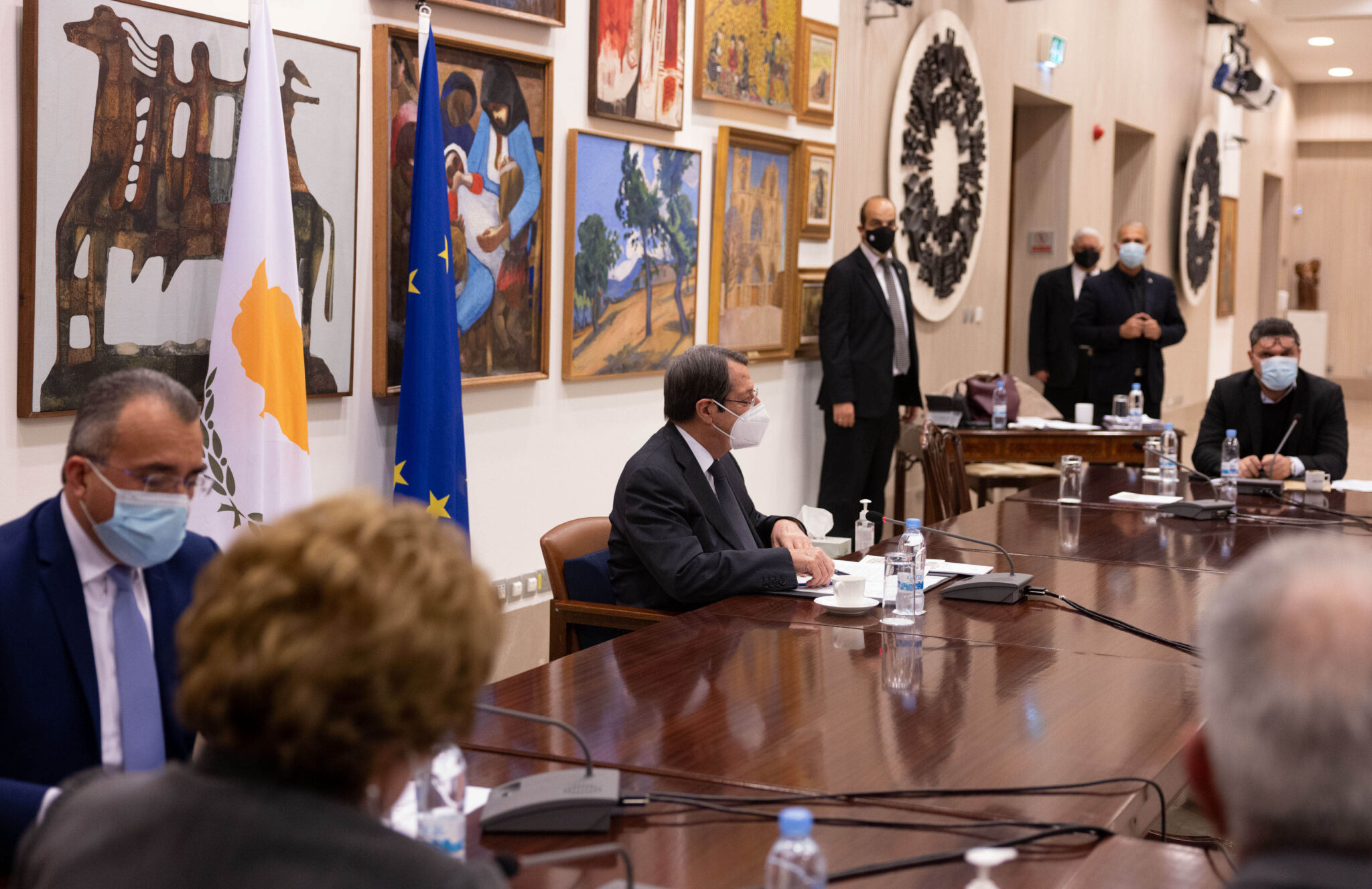 Άκουσε τους επιδημιολόγους ο ΠτΔ: Αύριο οι αποφάσεις Υπουργικού για τα νέα μέτρα