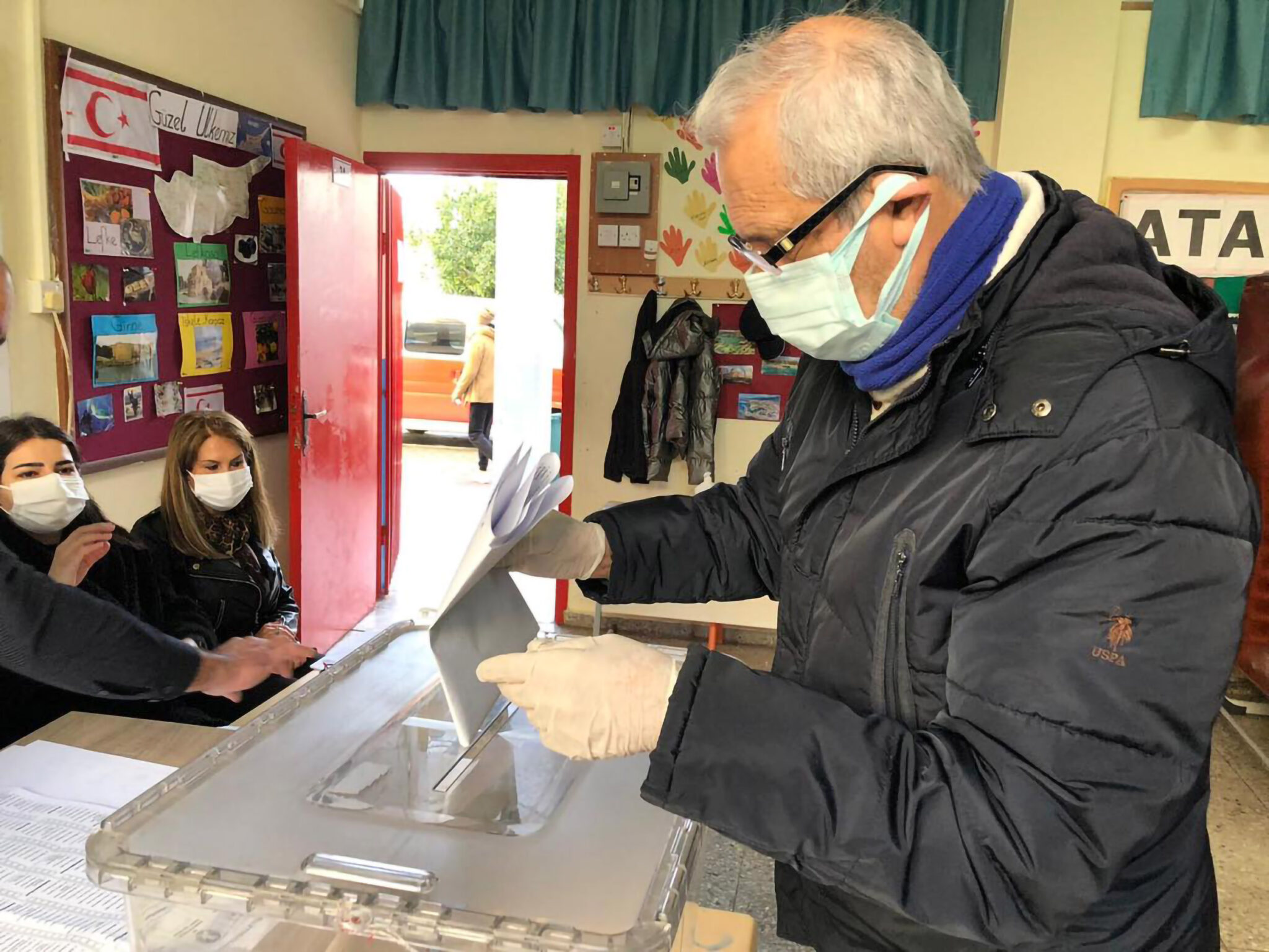 Σε χαμηλά επίπεδα η προσέλευση στις κάλπες στις "πρόωρες βουλευτικές εκλογές"