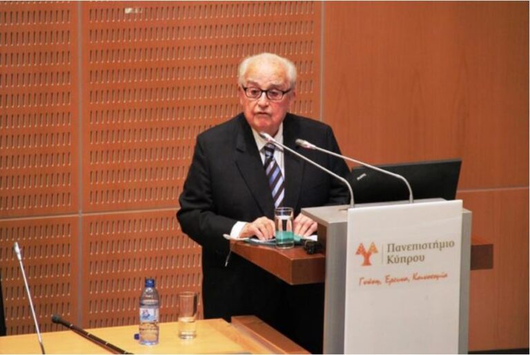 Μονόλεπτη σιγή στη μνήμη του Βάσου Καραγιώργη τήρησε η Ολομέλεια της Βουλής