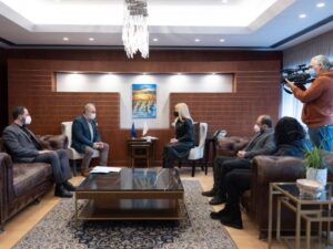 Δέσμευση Αννίτας για επίλυση προβλημάτων που αφορούν τους δημοσιογράφους