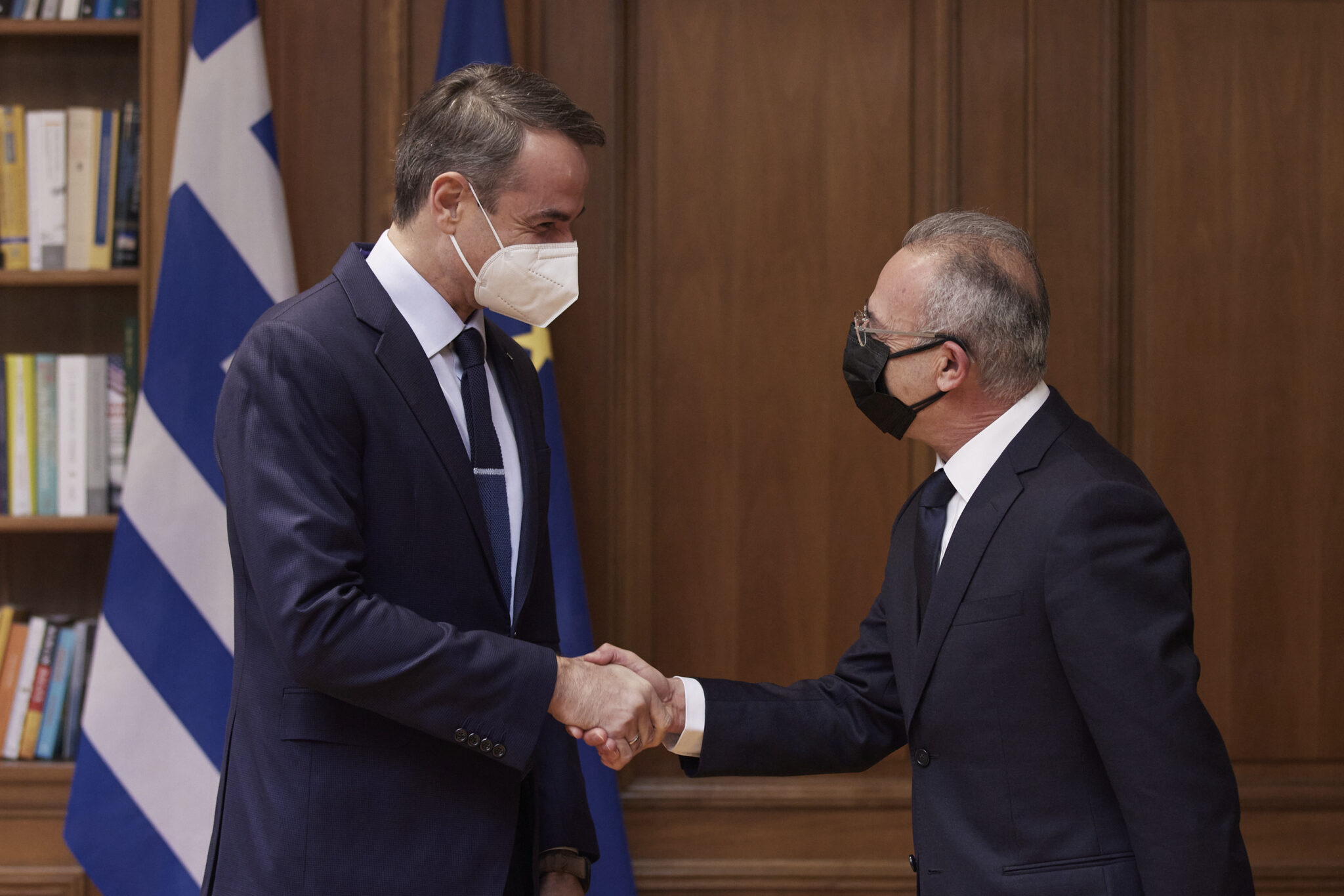 "Είμαστε δίπλα σου": Οι ευλογίες Μητσοτάκη σε Αβέρωφ στην Αθήνα (ΒΙΝΤΕΟ)