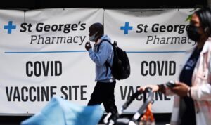 Σαρώνει η Όμικρον… σχεδόν 200.000 κρούσματα στη Βρετανία σε ένα 24ωρο