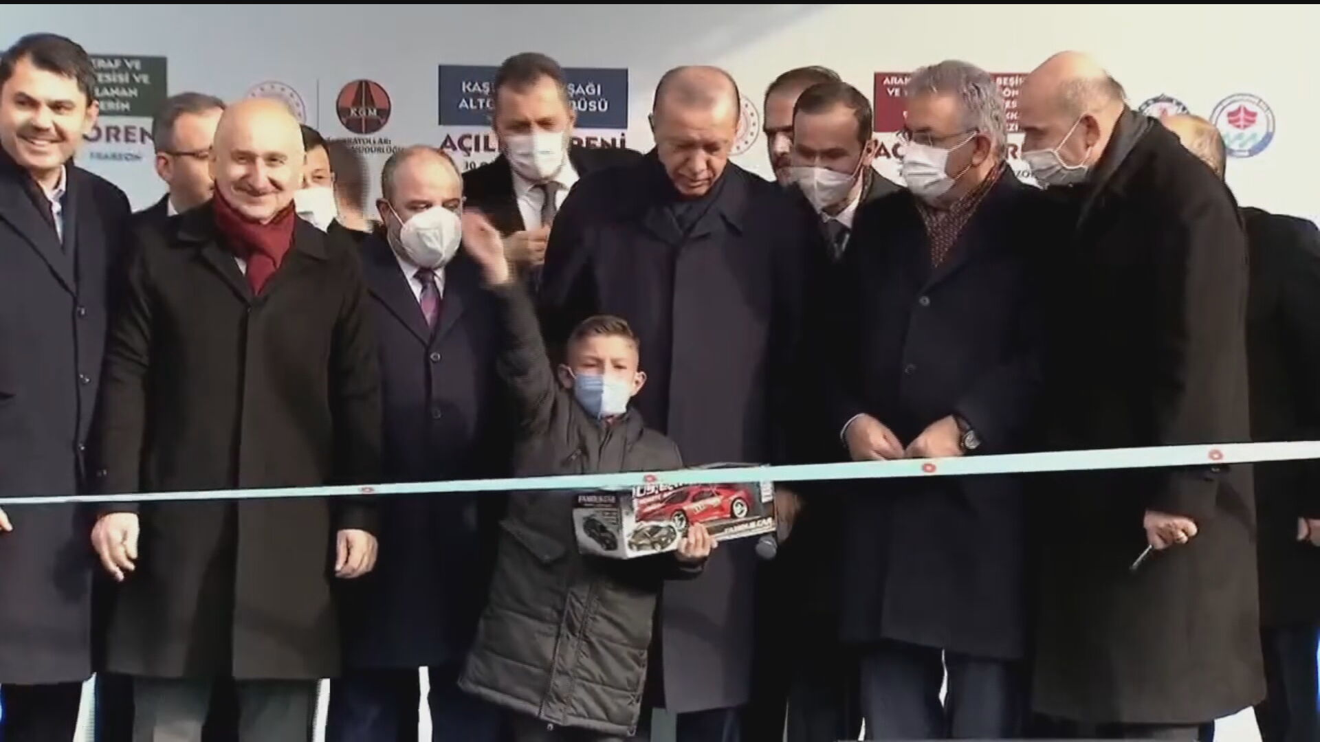 Οργή για τον Ερντογάν: Ρίχνει παιδιά…στην προεκλογική μάχη (ΒΙΝΤΕΟ)