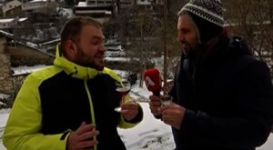 Παρά τις δυσκολίες, χαρούμενοι για τα χιόνια οι κάτοικοι στη «μαγική» Κυπερούντα