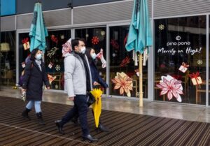 Προβλήματα σε δημόσιες υπηρεσίες λόγω κρουσμάτων και επαφών στο Λονδίνο