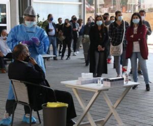 Μεταφέρεται σε άλλο χώρο σημείο δειγματοληψίας για rapid test