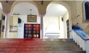 Βανδάλισαν την εκκλησία μετά την καταγγελία της 17χρονης για τον σάτυρο ιερέα