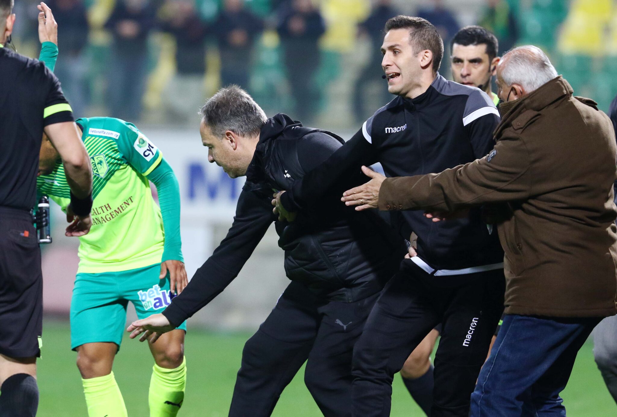 «Το νομικό μας επιτελείο ασχολείται και με τις δηλώσεις Τσόρνιγκερ»