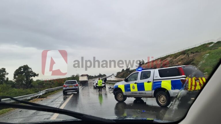 Οδηγός προσέκρουσε σε κιγκλιδώματα και κατέληξε στο νοσοκομείο (ΒΙΝΤΕΟ&ΦΩΤΟ)