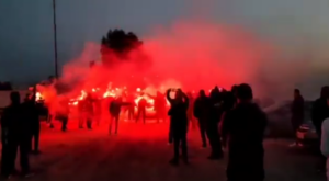 Θερμή υποδοχή στην αποστολή από τους οπαδούς της ΑΕΚ (ΒΙΝΤΕΟ)