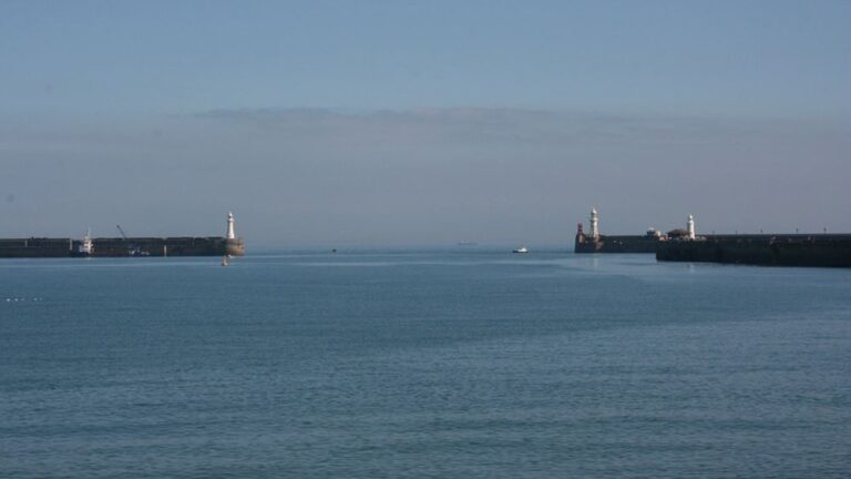 Εξηγήσεις ζητά η Ρωσία από τη Γαλλία για την κατάσχεση του ρωσικού πλοίου