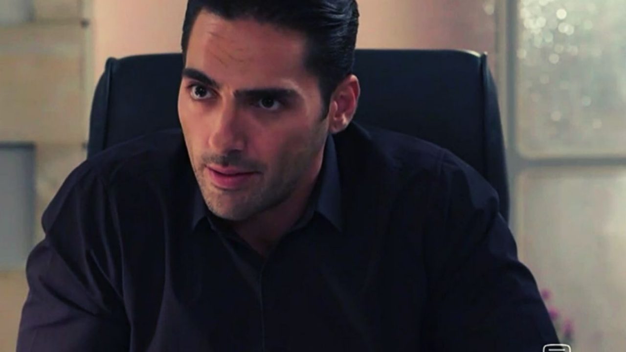 Η Γη της ελιάς: Δίνει μάχη για να κρατηθεί στη ζωή ο αστυνόμος Κουράκος