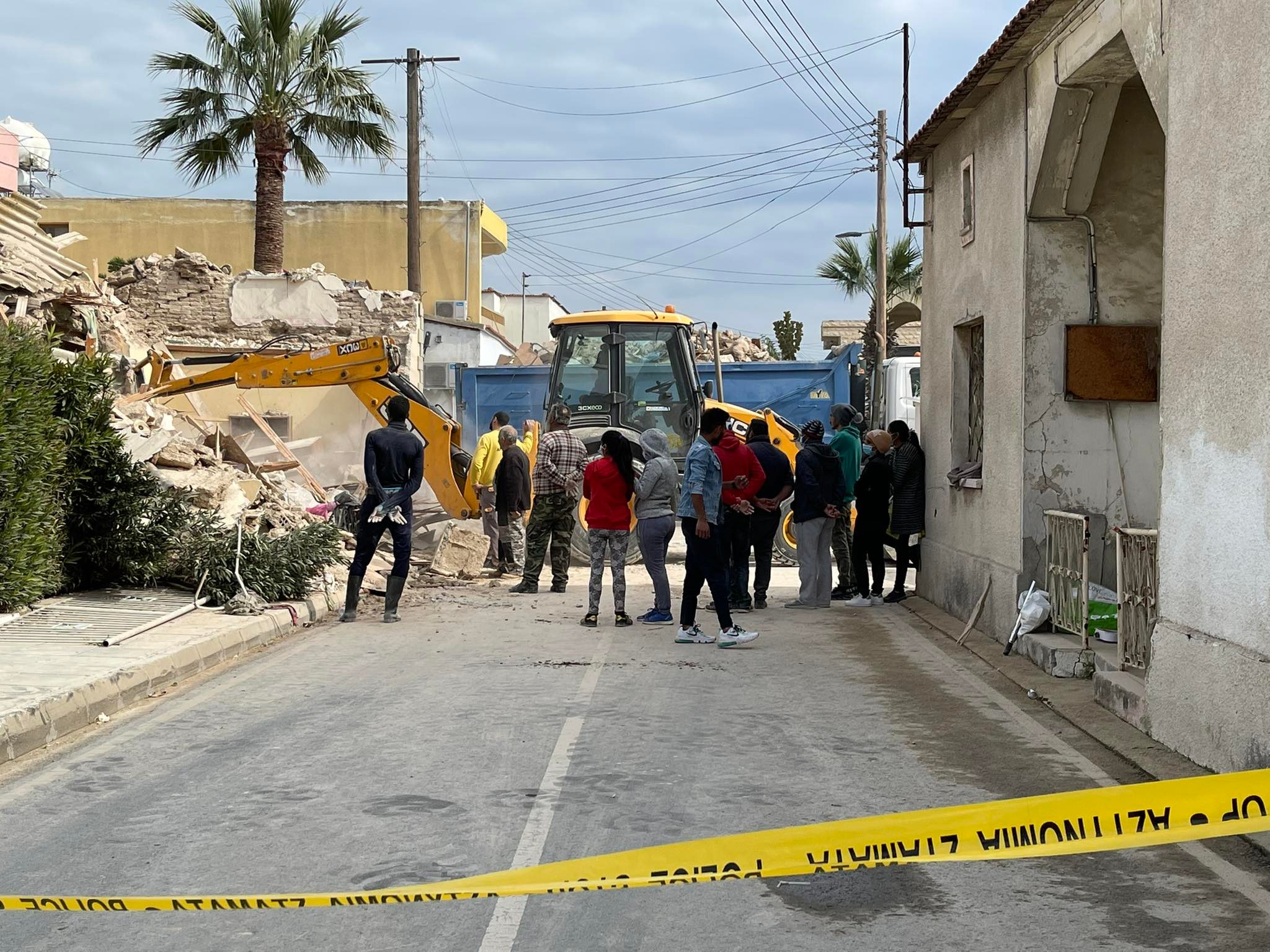 Λαμβάνουν μέτρα μετά την κατάρρευση οικίας στο κέντρο της Αραδίππου