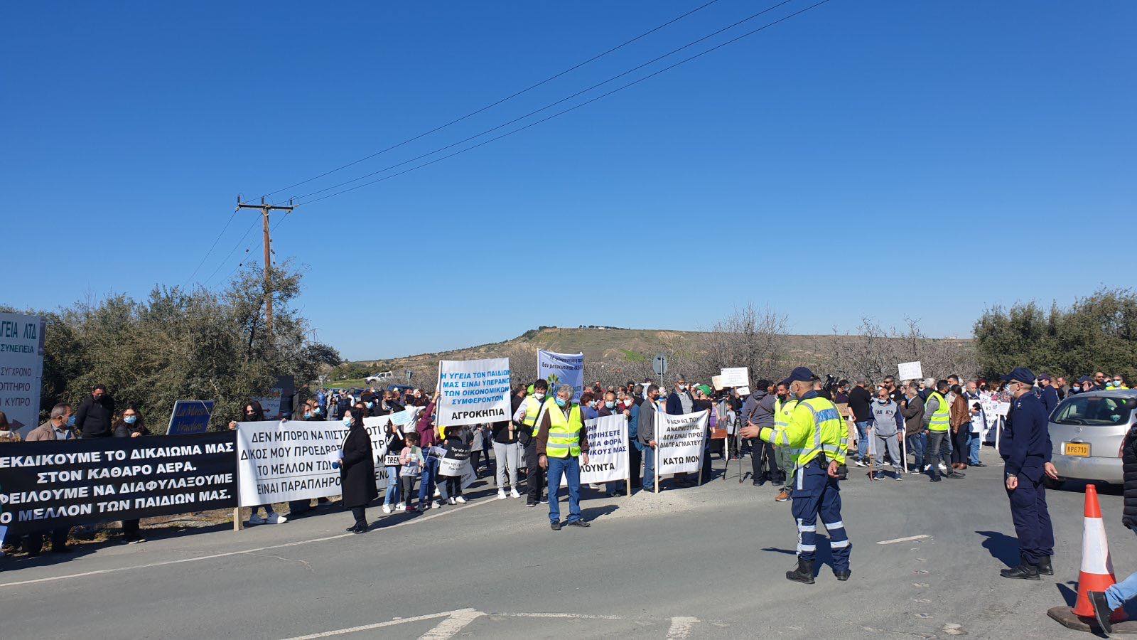 BINTEO: Ξεσηκώθηκαν οι κάτοικοι Μιτσερού για τα ασφαλτικά και απέκοψαν δρόμο