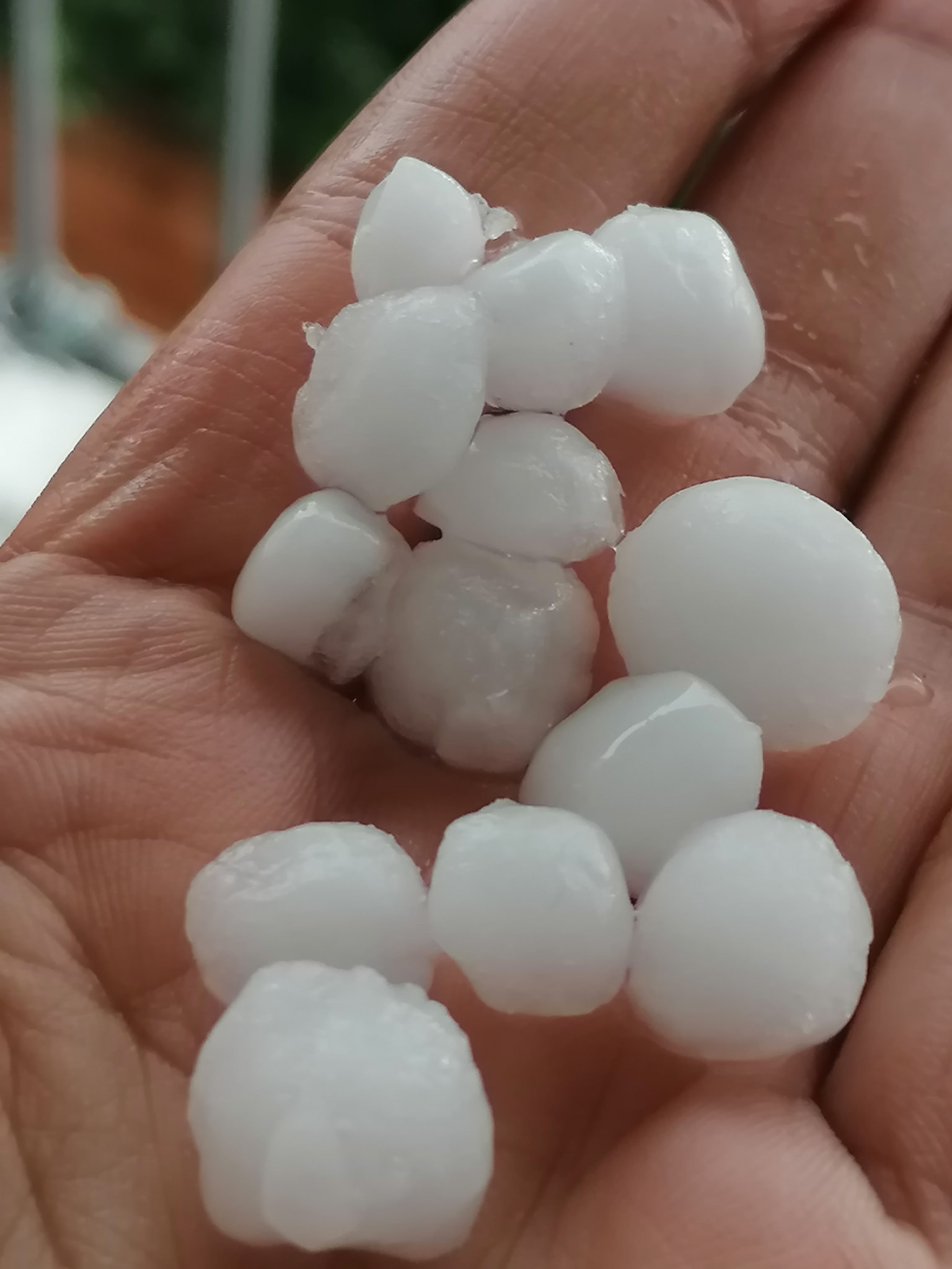 ΒΙΝΤΕΟ: Χαλάζι κι έντονες βροχοπτώσεις από την Πάφο μέχρι τη Λευκωσία