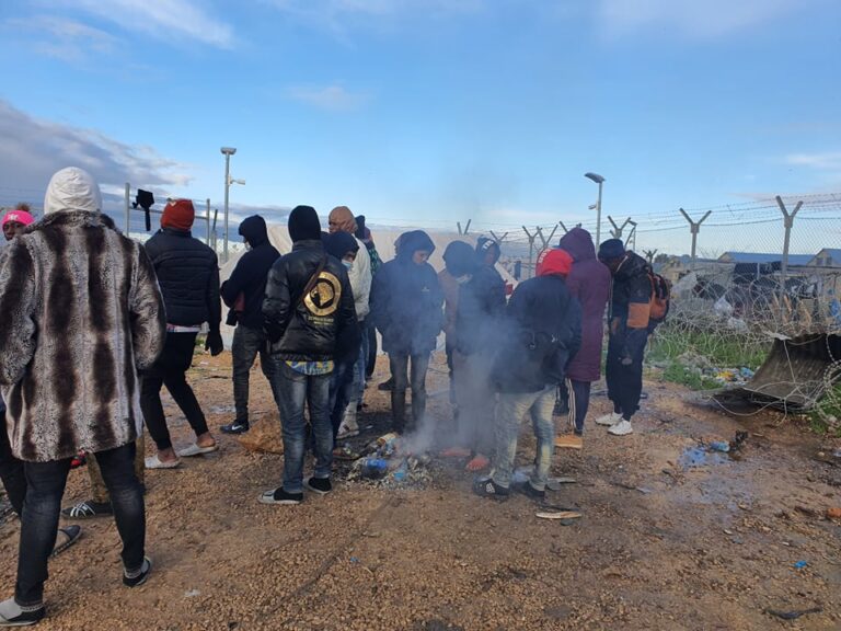 Στα όριά του το "Πουρνάρα": Καίνε πλαστικά μπουκάλια για να ζεσταθούν (ΦΩΤΟ)