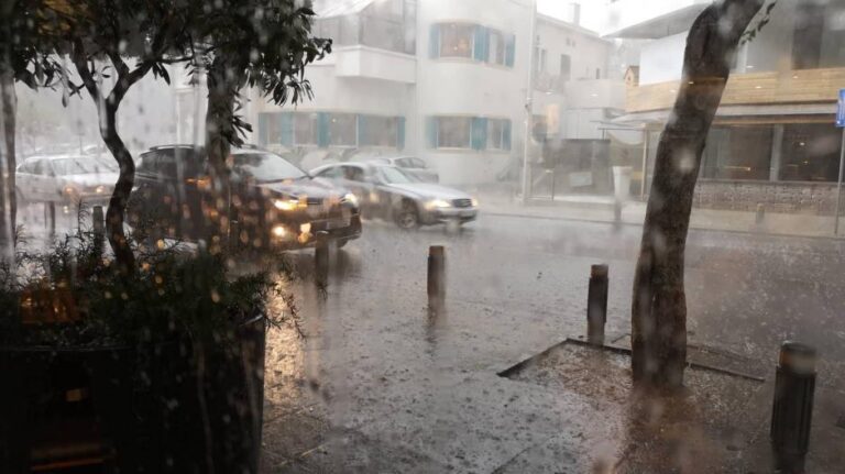 Πότε υποχωρεί η νέα κακοκαιρία: Σε ισχύ κίτρινη προειδοποίηση για χαλάζι