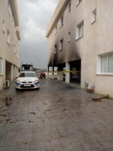 Εμπρησμός πίσω από τη φωτιά που ξέσπασε σε οχήματα δυο γυναικών στη Λεμεσό