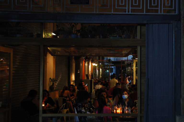 Πρόστιμα σε κουρείο, καφετέρια και πρακτορείο για μη τήρηση των covid-μέτρων