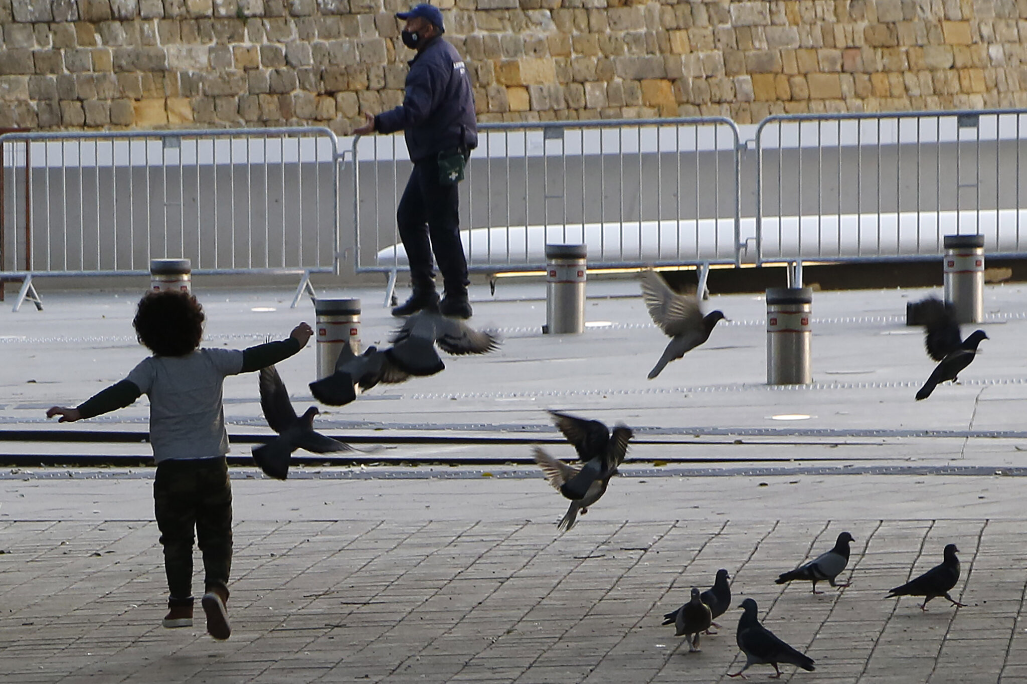 "Φρένο" λόγω επιδημιολογικών δεικτών: Στάση αναμονής για νέες χαλαρώσεις (VID)