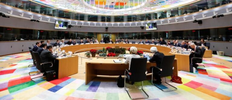 Διαψεύδουν κυβερνητικές πηγές: "Καμιά συζήτηση για SWIFT στη Σύνοδο"