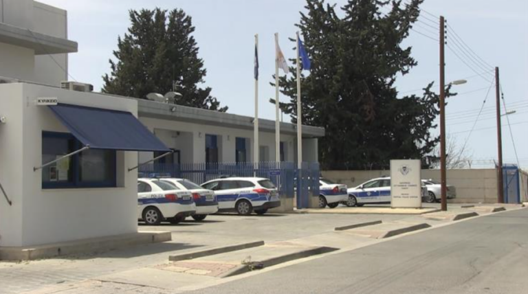 Από έλεγχο σε έλεγχο η Χλώρακα: "Ντου" Αστυνομίας σε οικίες και διαμερίσματα