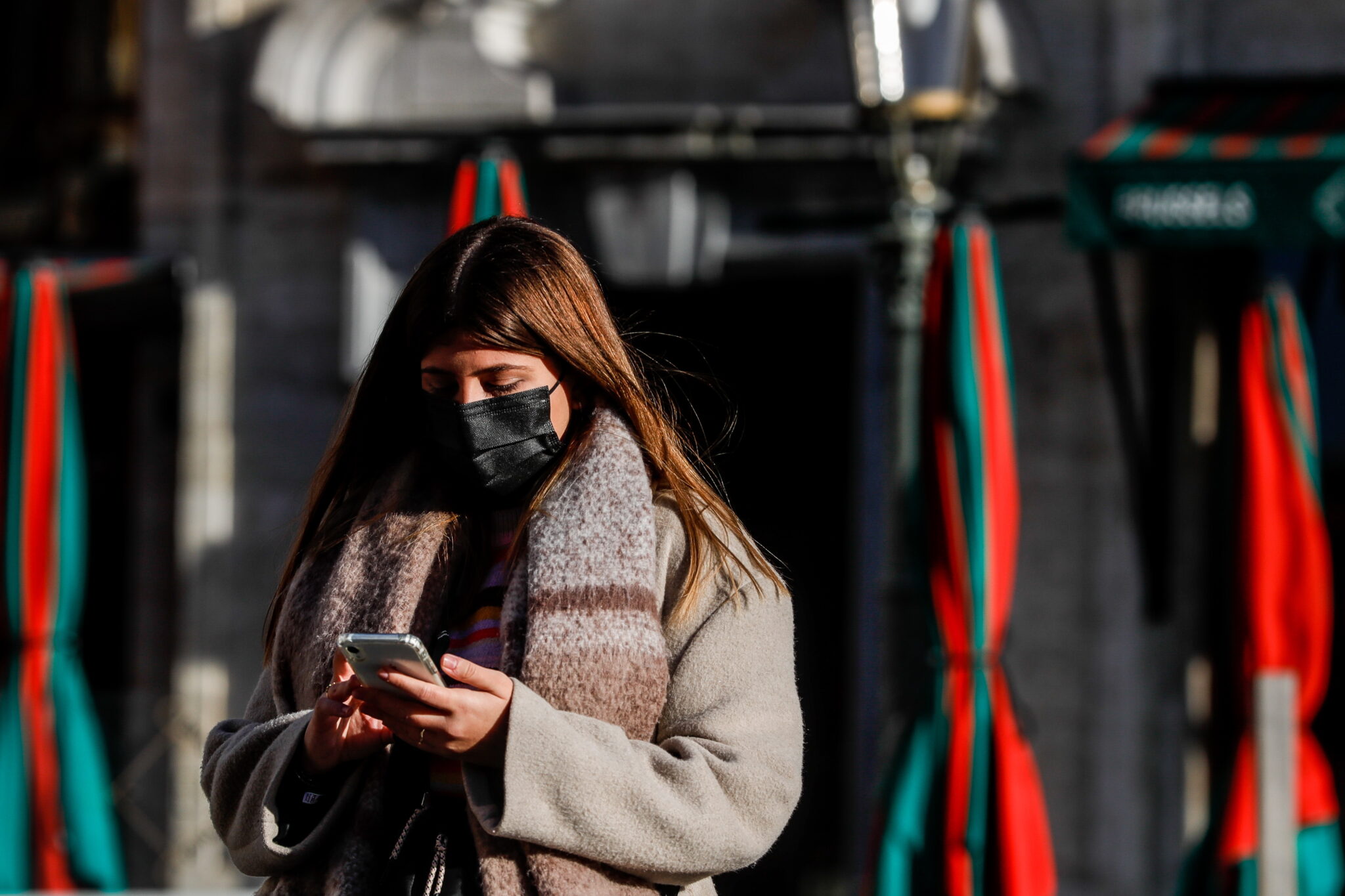 O κορωνοϊός στον κόσμο: Που αίρονται τα μέτρα και που καταγράφονται νέοι θάνατοι