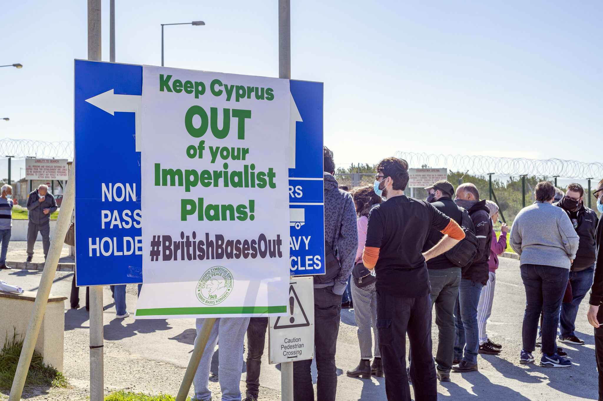 Διαμαρτυρήθηκαν έξω από τις βάσεις Ακρωτηρίου με αφορμή την άφιξη των Typhoon