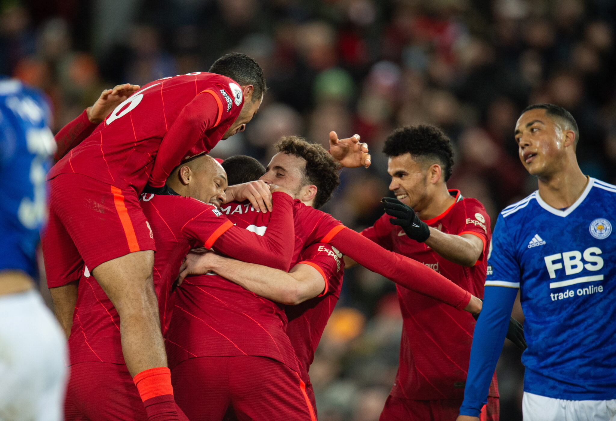 «Ζωντανή» με Ζότα για τον τίτλο η Λίβερπουλ