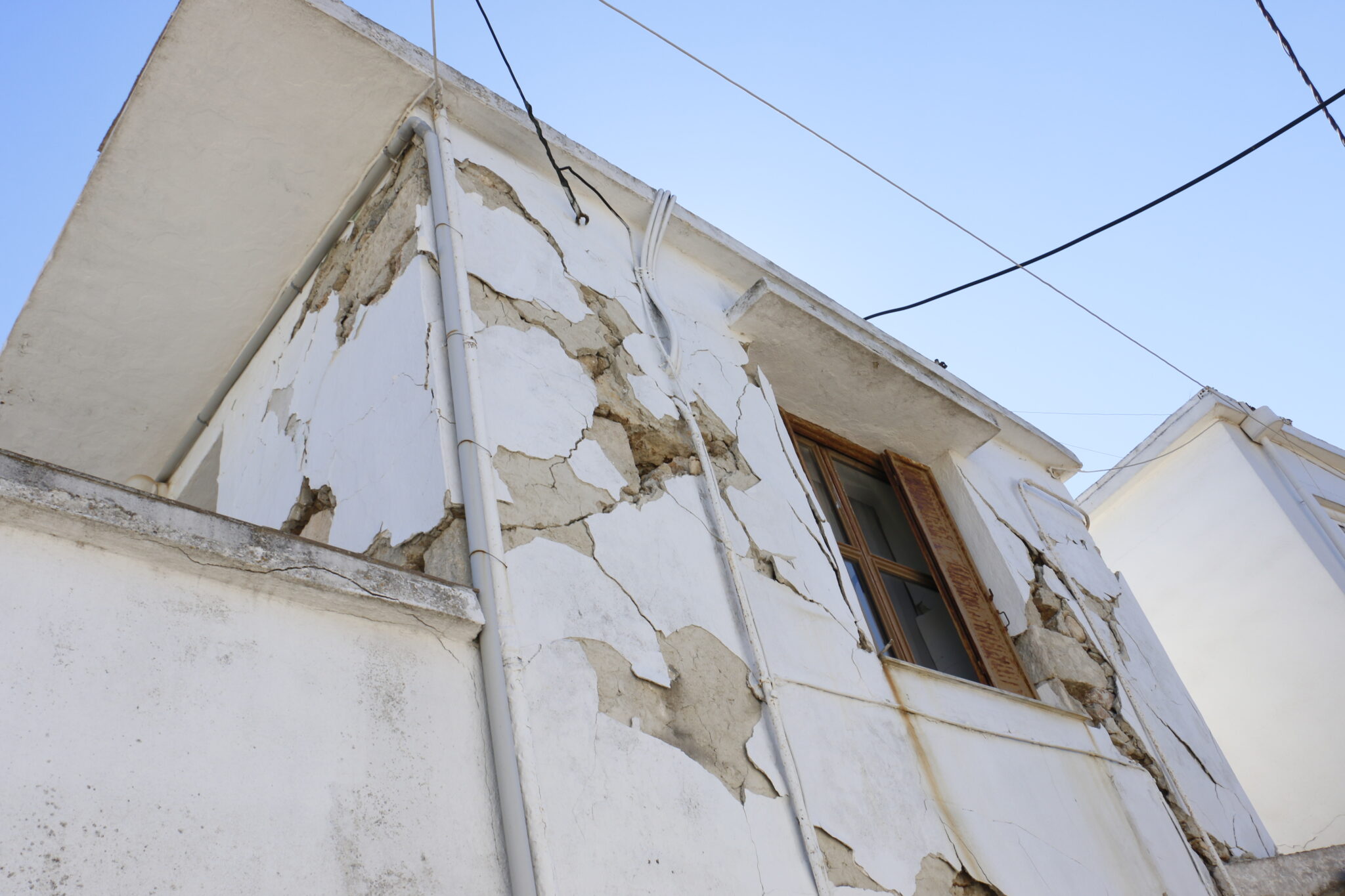 Αναστατωμένοι οι κάτοικοι της Πάφου για το "χορό" μετασεισμών (ΒΙΝΤΕΟ)