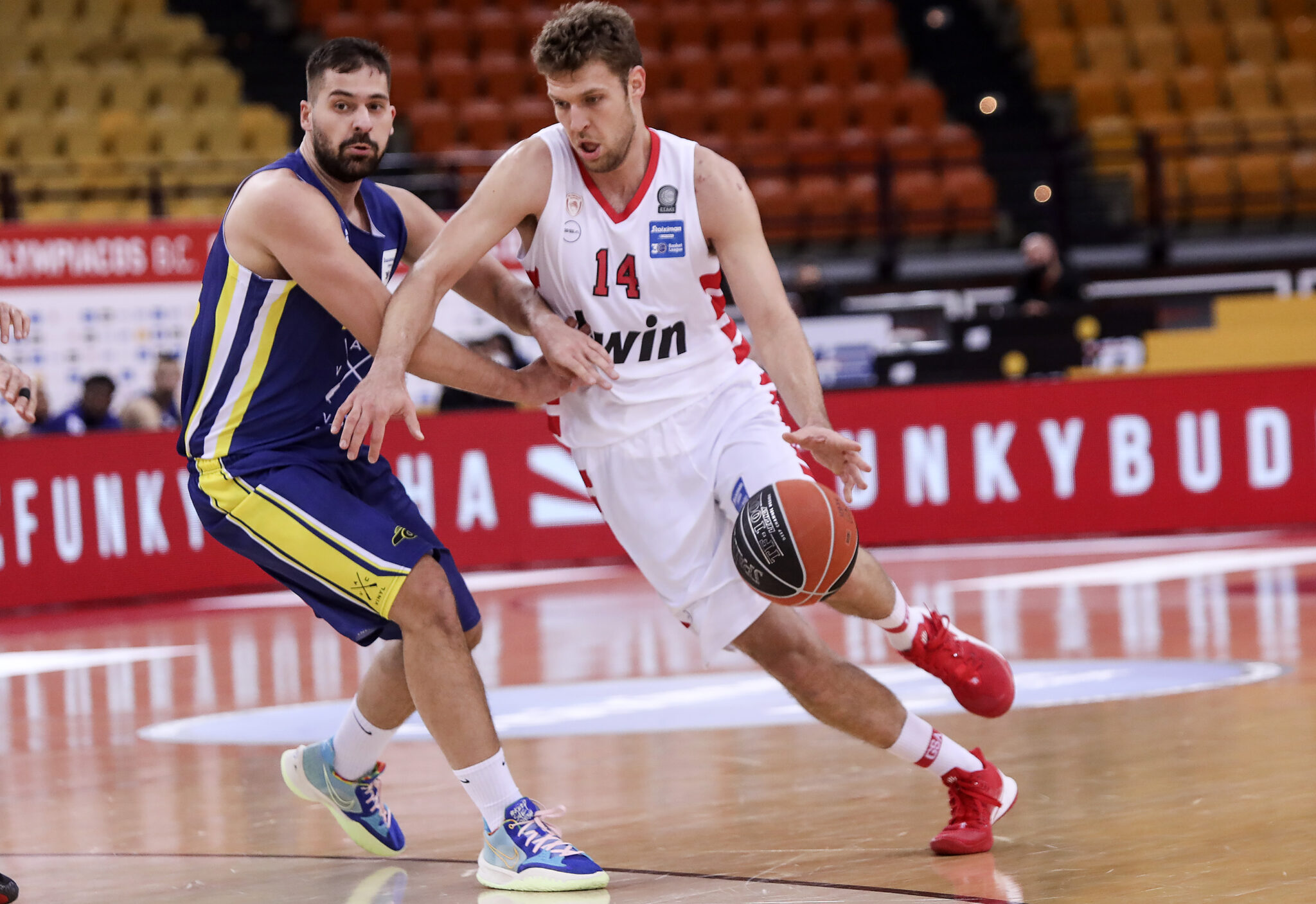 Βεζένκοφ: «Στόχος μας οι δύο εγχώριοι τίτλοι»