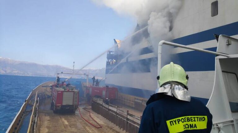 Νεκρός εντοπίστηκε ένας από τους αγνοούμενους στο φλεγόμενο "Euroferry Olympia"