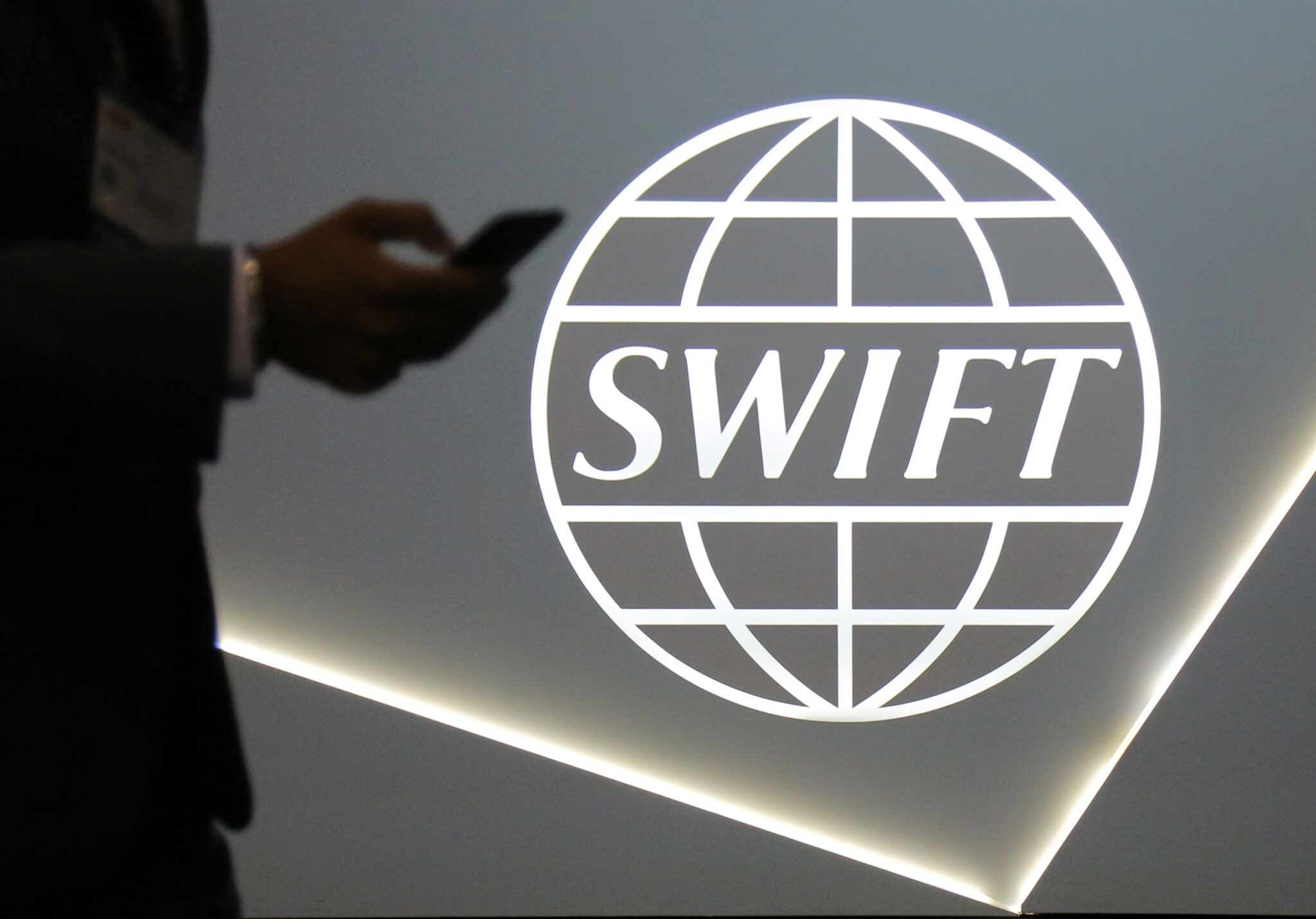 Ο αποκλεισμός της Ρωσίας από το SWIFT είναι "ζήτημα ημερών"
