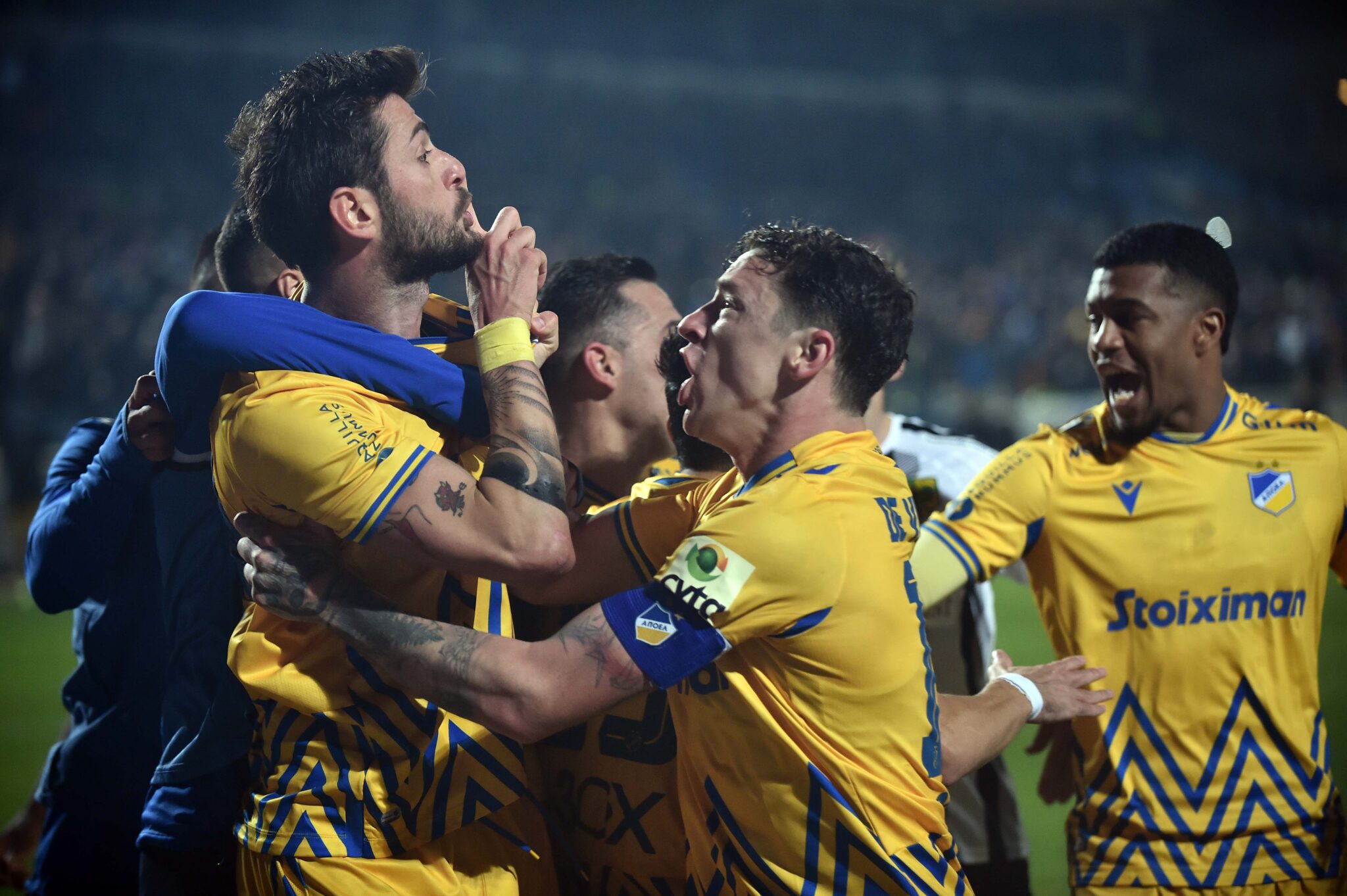 Νίκησε και… προσπέρασε την ΑΕΚ ο ΑΠΟΕΛ (ΦΩΤΟ & ΒΙΝΤΕΟ)