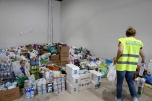 Επί ποδός οι εθελοντές για την Ουκρανία: Αυτά είναι τα σημεία συλλογής τροφίμων