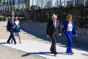 Με «μαζικές» οικονομικές κυρώσεις προειδοποιούν τη Μόσχα οι ΥΠΟΙΚ της G7