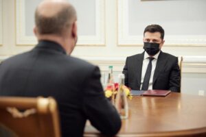 Ζελένσκι: Ακούσαμε μόνο, δεν βλέπουμε καμία αποχώρηση ρωσικών στρατευμάτων