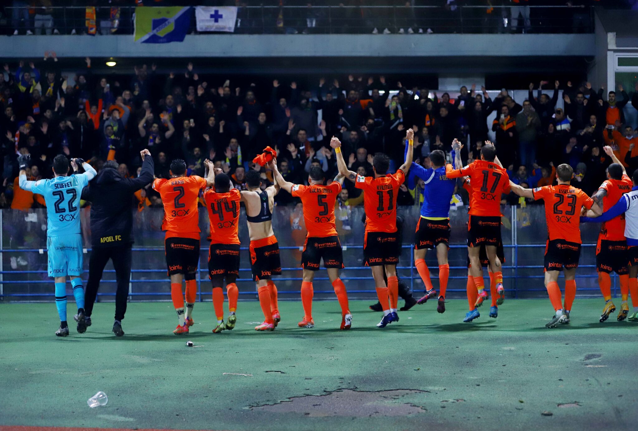 To… πάρτι των φίλων του ΑΠΟΕΛ στο Τσίρειο μετά το μεγάλο τρίποντο(ΦΩΤΟ&ΒΙΝΤΕΟ)