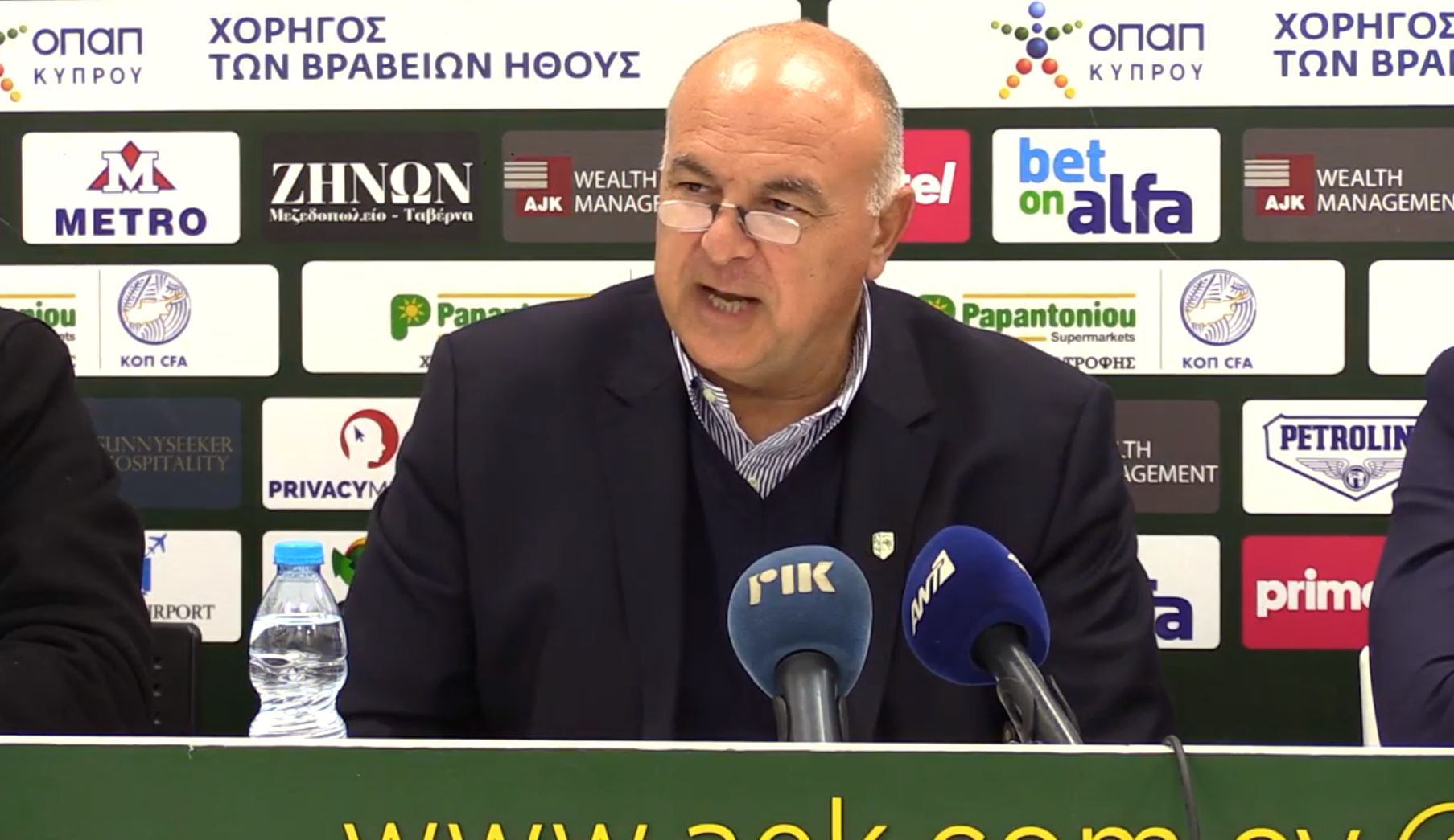 Καραπατάκης: «Μακριά τα χέρια σας από την ΑΕΚ»